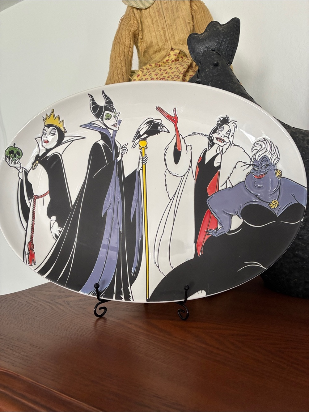 Disney Villains Ceramic Decorative serving plate – Black & Purple Accents